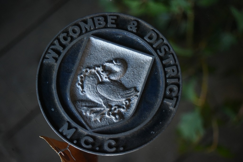 837 UK ヴィンテージ　 「WYCOMBE & DISTRICT」　エンブレム　クラシックカー　オーナメント