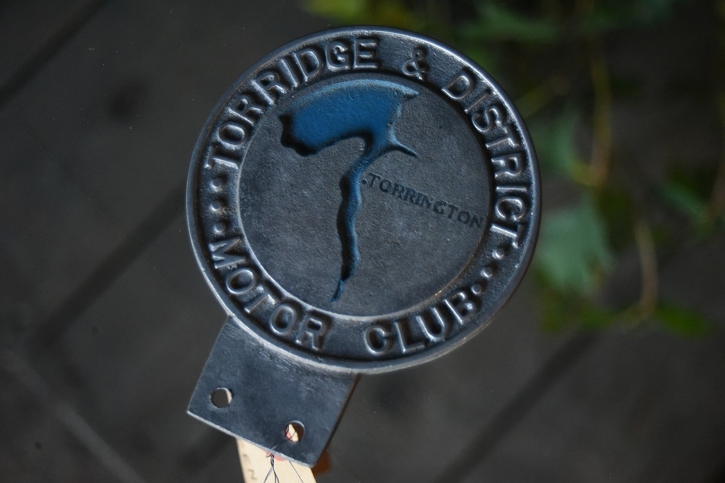 805 UK ヴィンテージ　 「TORRIDGE DISTRICT」　エンブレム　クラシックカー　オーナメント