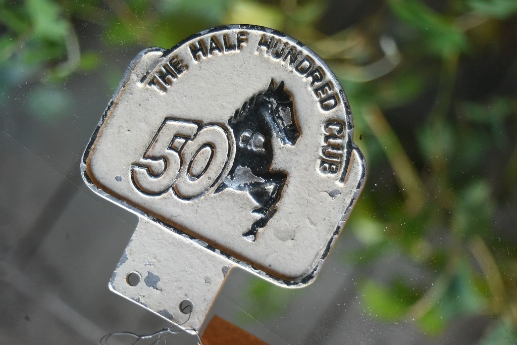 812 UK ヴィンテージ　 「THE HALF HUNDRED CLUB」　エンブレム　クラシックカー　オーナメント
