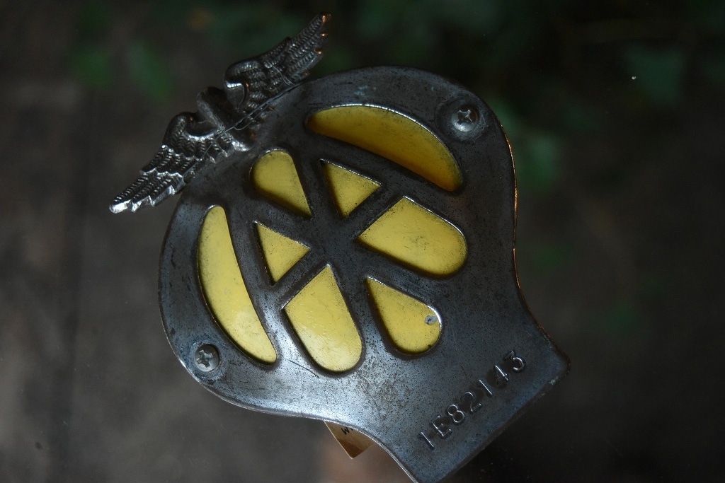 100621 UK ヴィンテージ　　AA Automobile Association カーバッチ　1966-1967