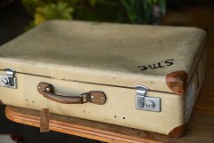 103829 UK ヴィンテージ　希少　ベージュ色　英国 グローブ トロッター 「GLOBE TROTTER」 MADE IN ENGLAND 刻印|GLOBE-TROTTER|トランクケース・バッグ
