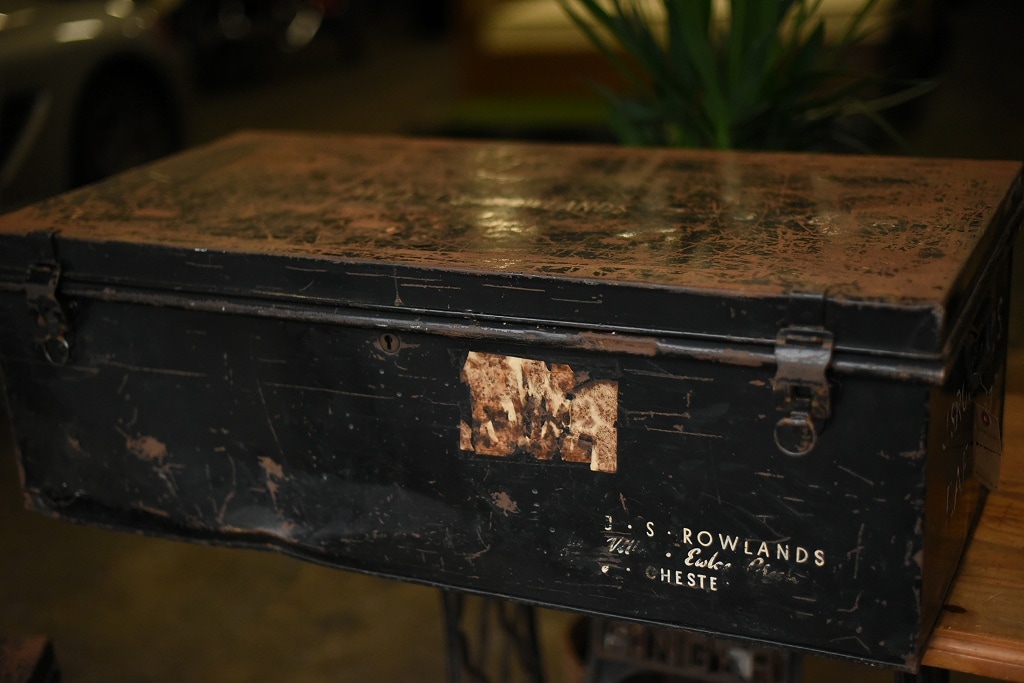 103697 ヴィンテージ　トランクケース　大型アイアンケース　 英国製