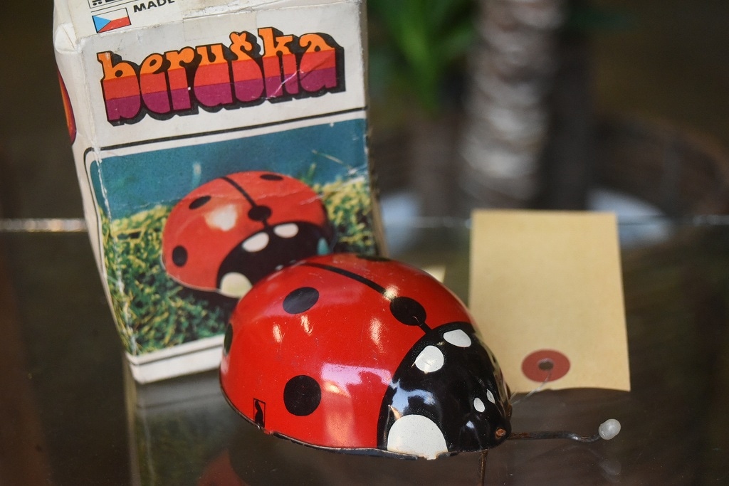 ヴィンテージ Beruska てんとう虫型ゼンマイブリキ チェコ製 ガレージグッズ Innocent Online Shop Chez ヴィンテージ Beruska てんとう虫型ゼンマイブリキ チェコ製 ガレージグッズ Innocent Online Shop Chez