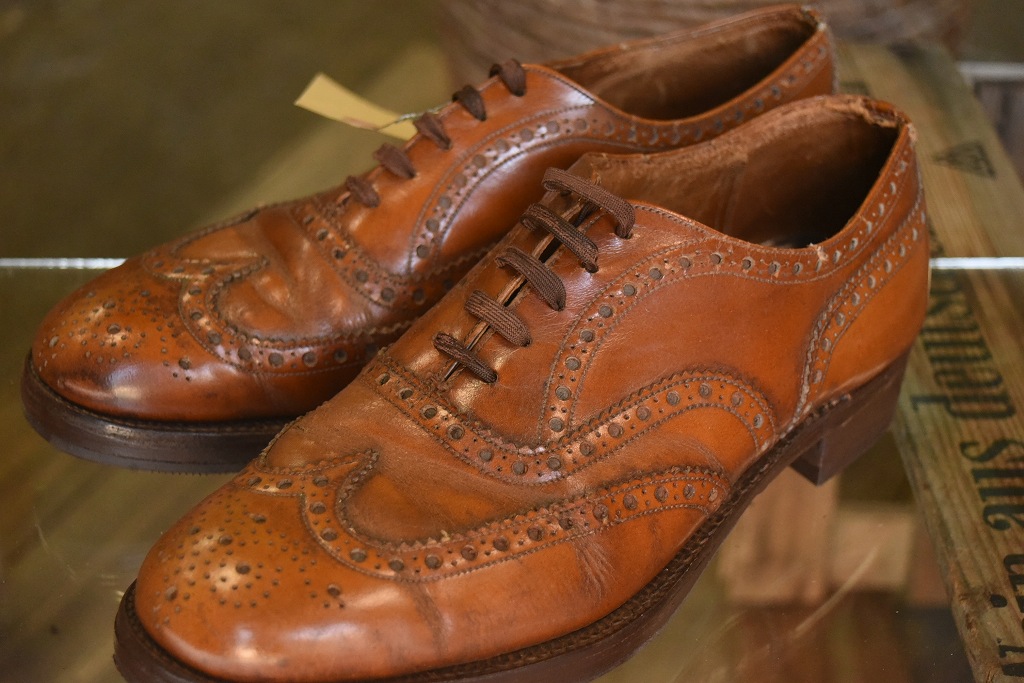 103822  英国 レザーシューズ　 ブランド「チャーチ　Church’s」　 2都市