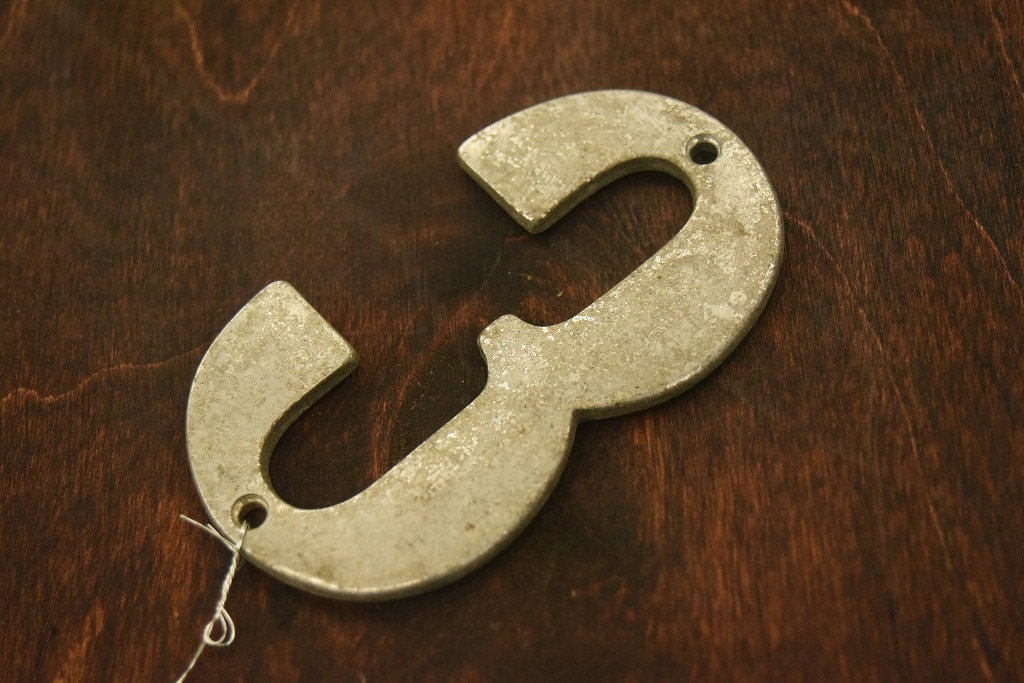 104444 ヴィンテージ　　アルミ製　ナンバープレート　英国 MADE IN ENGLAND