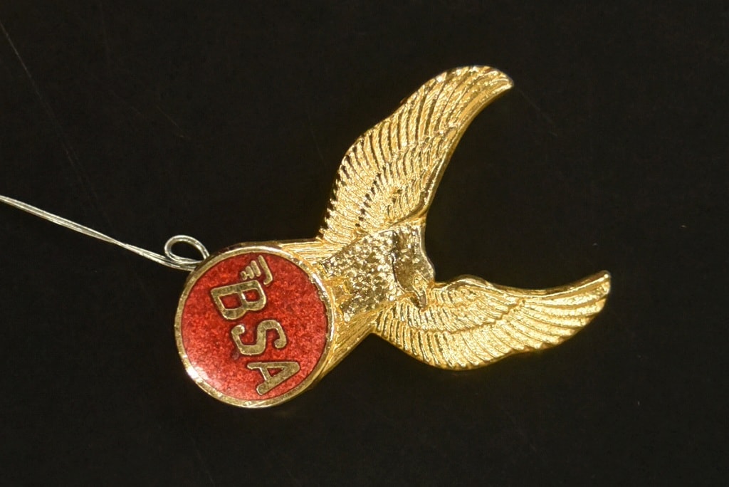 104540 ヴィンテージ 　「BSA」　 旧車　メタル　バッジ　エンブレム　英国 MADE IN ENGLAND　バッヂ　バッチ