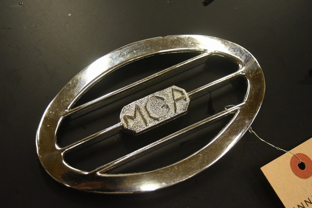 104515 ヴィンテージ 　「MG」　 旧車　グリル　エンブレム　英国 MADE IN ENGLAND