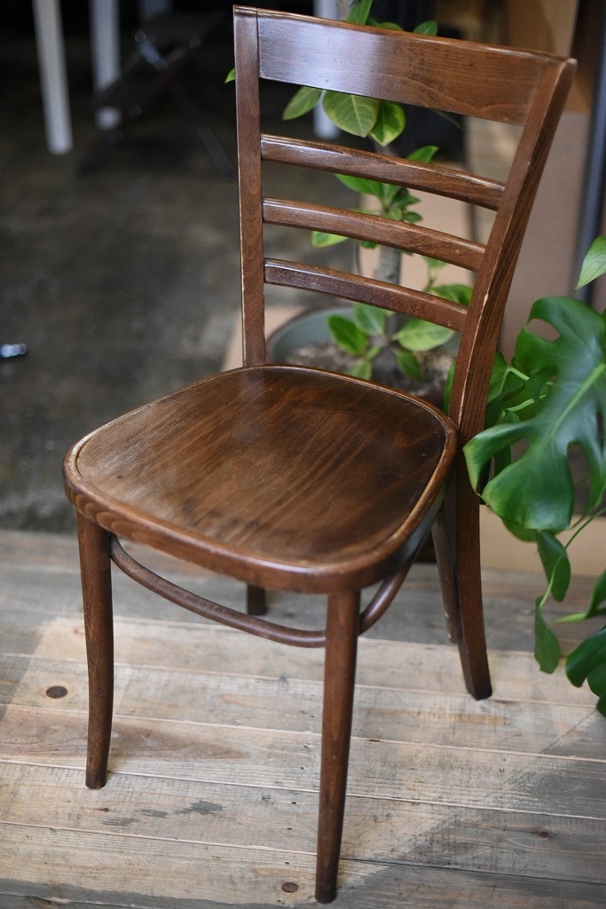 104819 USED TON CHAIR　中古 座面浮きあり