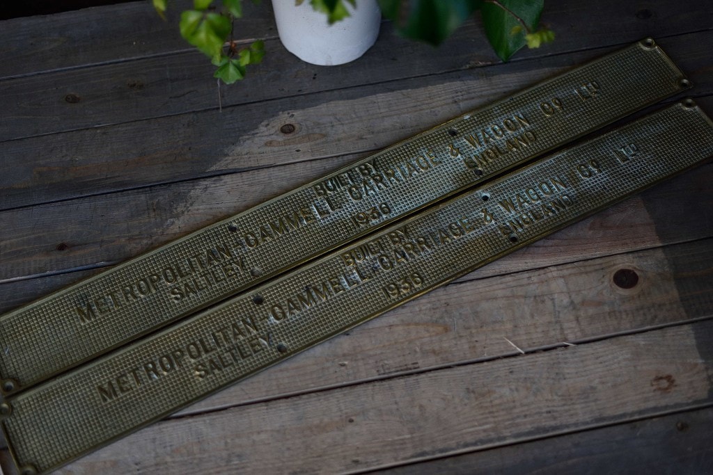 104917 ヴィンテージ　メトロポリタン=キャメル客貨車会社  真鍮製 プレート　ブラス　英国 MADE IN ENGLAND