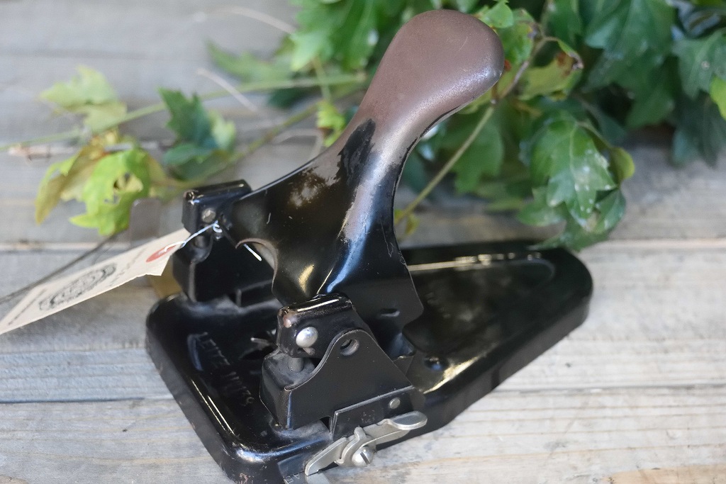 104922 ヴィンテージ　「LEITZ」　ホールパンチャー　2穴パンチ　　ドイツ製 MADE IN GERMANY