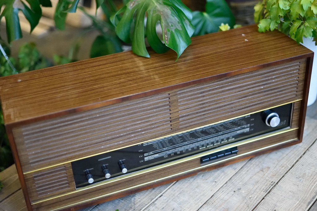 104910 ヴィンテージ　「RFT Korvette 8311」　ラジオ　ドイツ製 MADE IN GERMANY