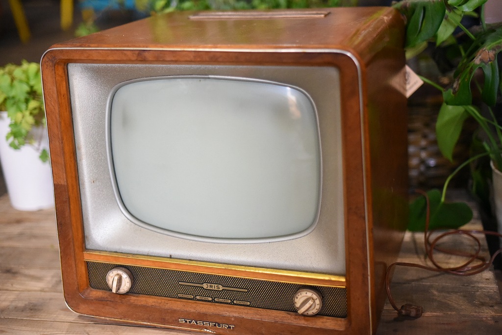 104919 ヴィンテージ　「RFT IRIS 17B TYPE16」　ブラウン管テレビ　ドイツ製 MADE IN GERMANY