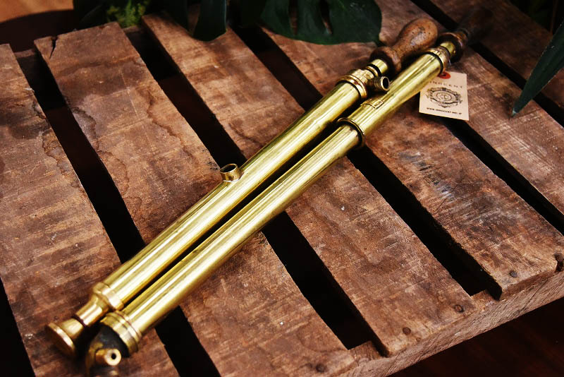 105218 2本セット　真鍮　ブラス　ガーデニング スプレー　ポンプ　MADE IN ENGLAND　英国