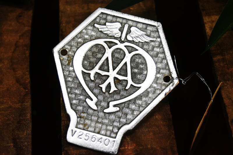 105240 ヴィンテージ　メタル　AA 「Automobile Association」 カーバッチ エンブレム