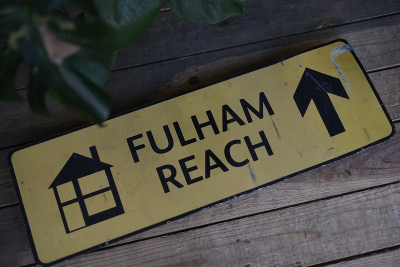 ヴィンテージ ロードサイン サインプレート 看板 Made In England ヴィンテージ看板 壁掛け 金属製看板 Innocent Online Shop England