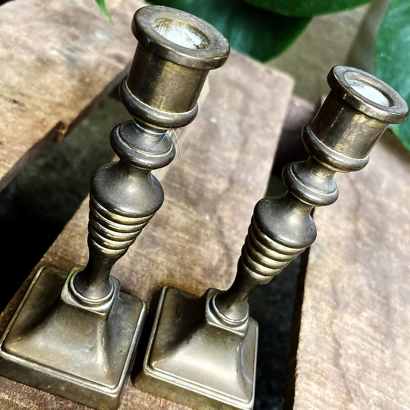 105622 生産国不明　キャンドルスタンド　2個セット　真鍮製　ブラス