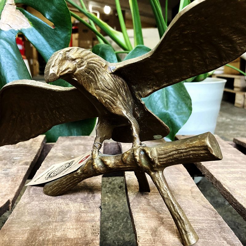 105608 生産国不明　鷲　鳥　置物　真鍮製　ブラス