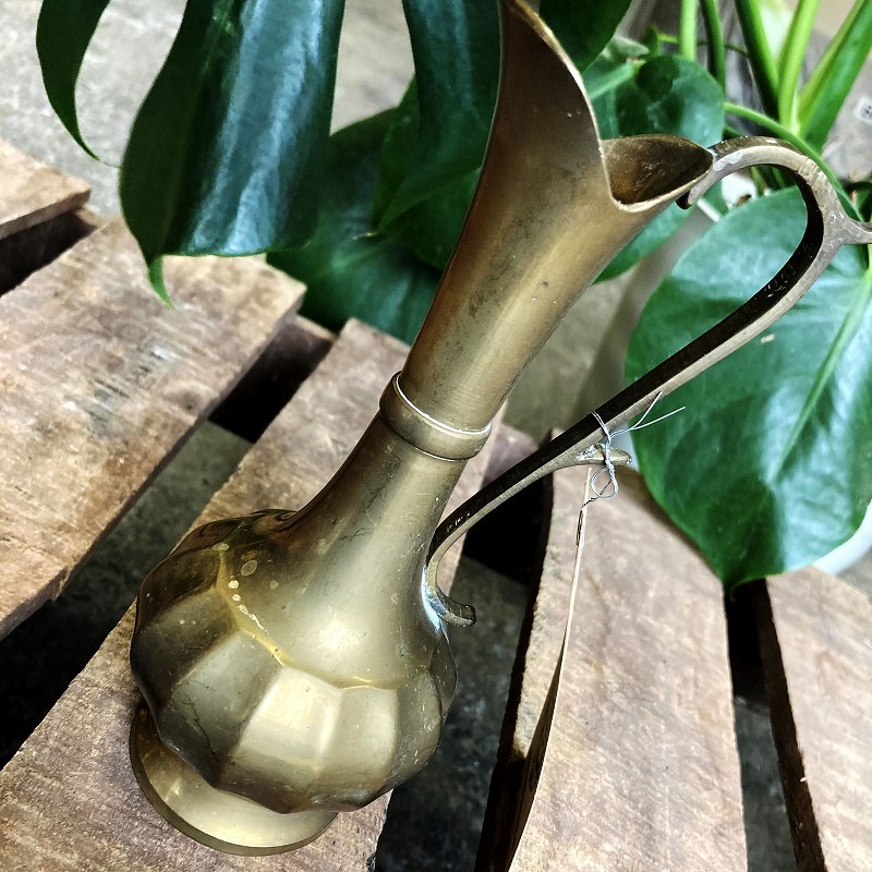 105604 生産国不明　一輪挿し　ベース　花瓶　真鍮製　ブラス