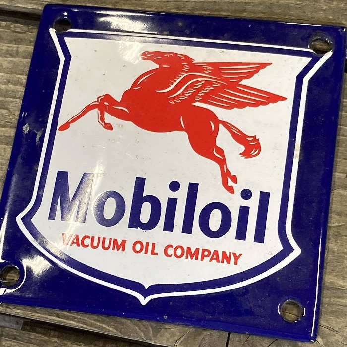 106363 ヴィンテージ　「Mobiloil」　モービルオイル　ホーローミニ看板　サインプレート　MADE IN ENGLAND