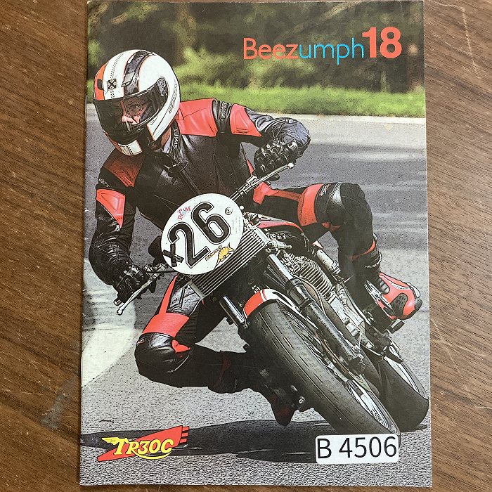 B4506　18　「Beezumph  18　TR30C」英国 モーターサイクルクラブ会報誌