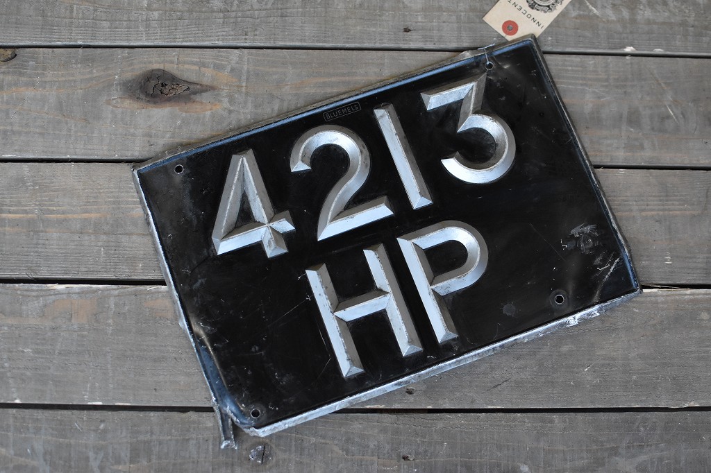 106739 UK ヴィンテージ　英国 エンボス　ナンバープレート アルミ製