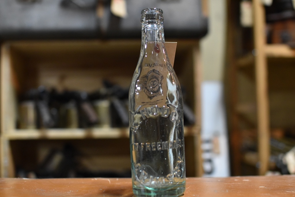 106770 ヴィンテージ　ボトル　瓶　イギリス ガラス