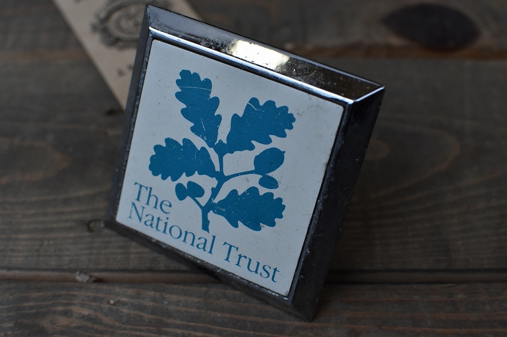 106872　ヴィンテージ　 THE NATIONAL TRUST エンブレム カーバッヂ