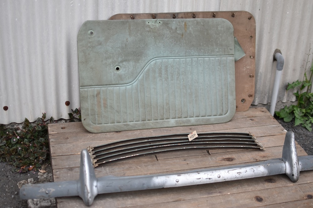 107077 英国 モーリスマイナー 1000 ドアパネル フロントグリル　バンパーセット　クラシックカー　旧車