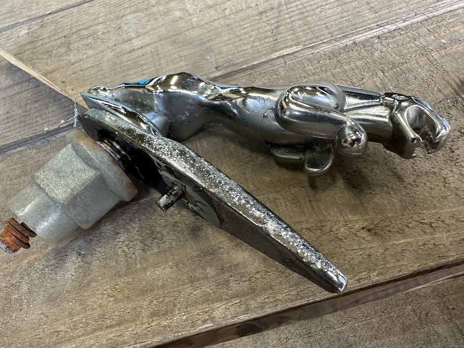 107389 ヴィンテージ　 「JAGUAR 」　ジャガー　エンブレム