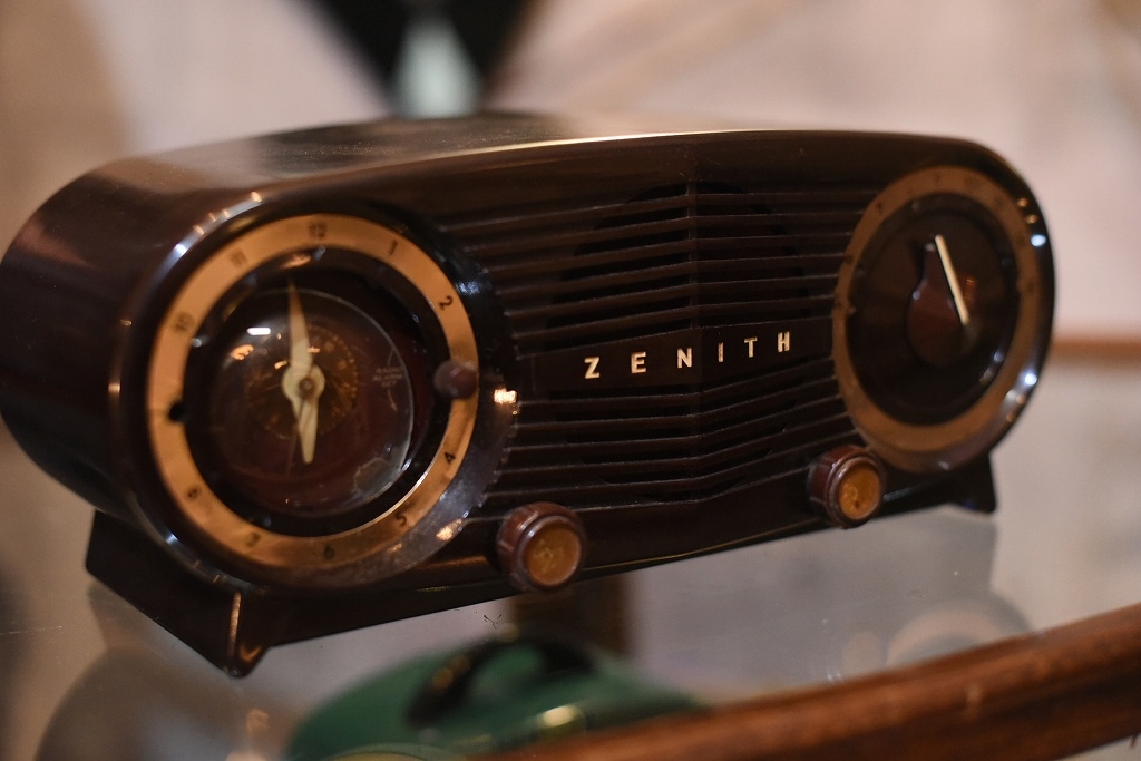 R0038 レンタル ヴィンテージ　ラジオ  「ZENITH Electronics U.S.A. No.S-19501」
