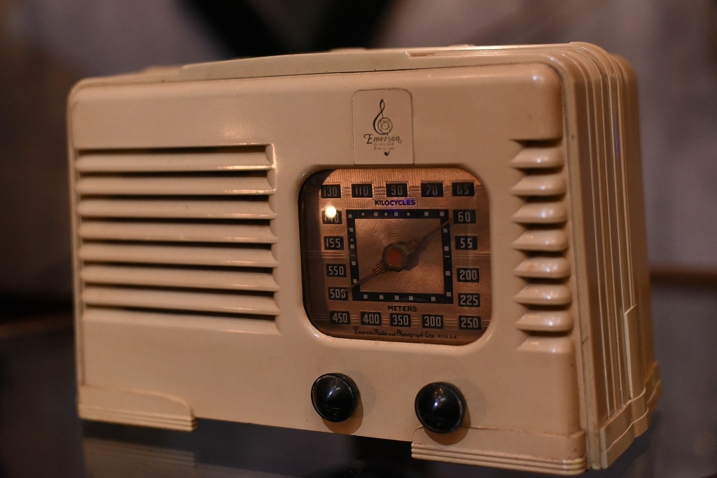 R0045 レンタル ヴィンテージ　ラジオ  「Emerson MODEL DW358 NEWYORK U.S.A.」