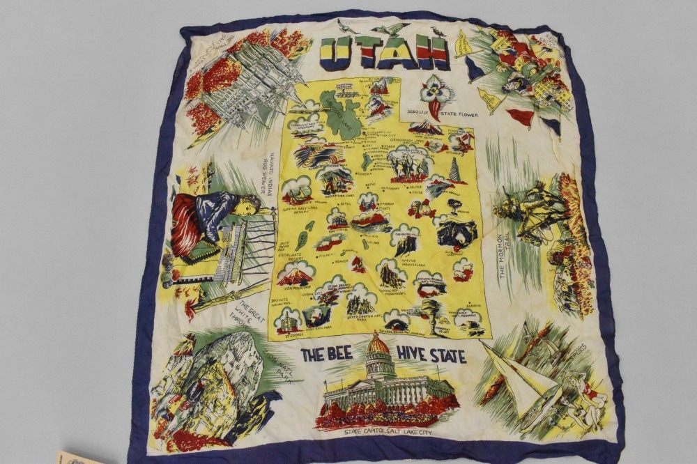 108714 ヴィンテージ 大判 スーベニア スカーフ  シルク100% Souvenir scarf