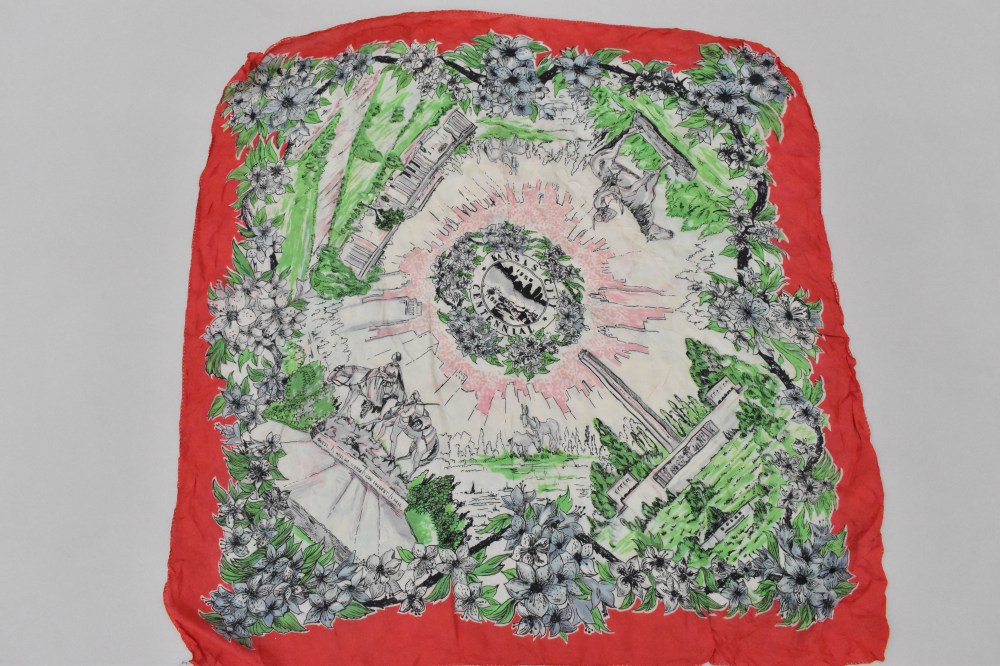 108788 ヴィンテージ 大判 スーベニア スカーフ  シルク100% Souvenir scarf