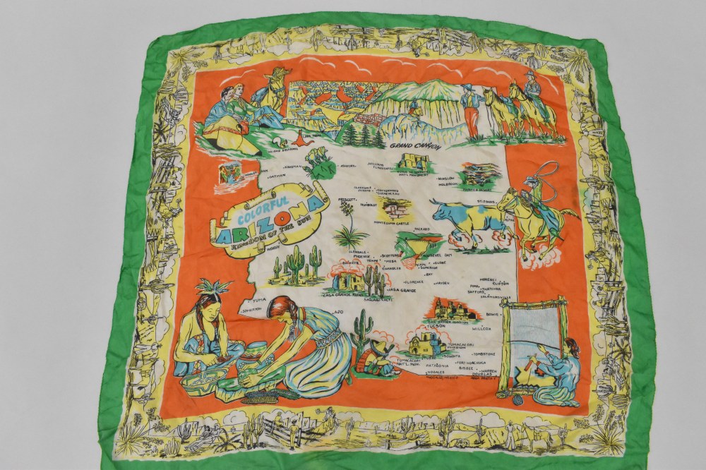 108820 ヴィンテージ 大判 スーベニア スカーフ  シルク100% Souvenir scarf