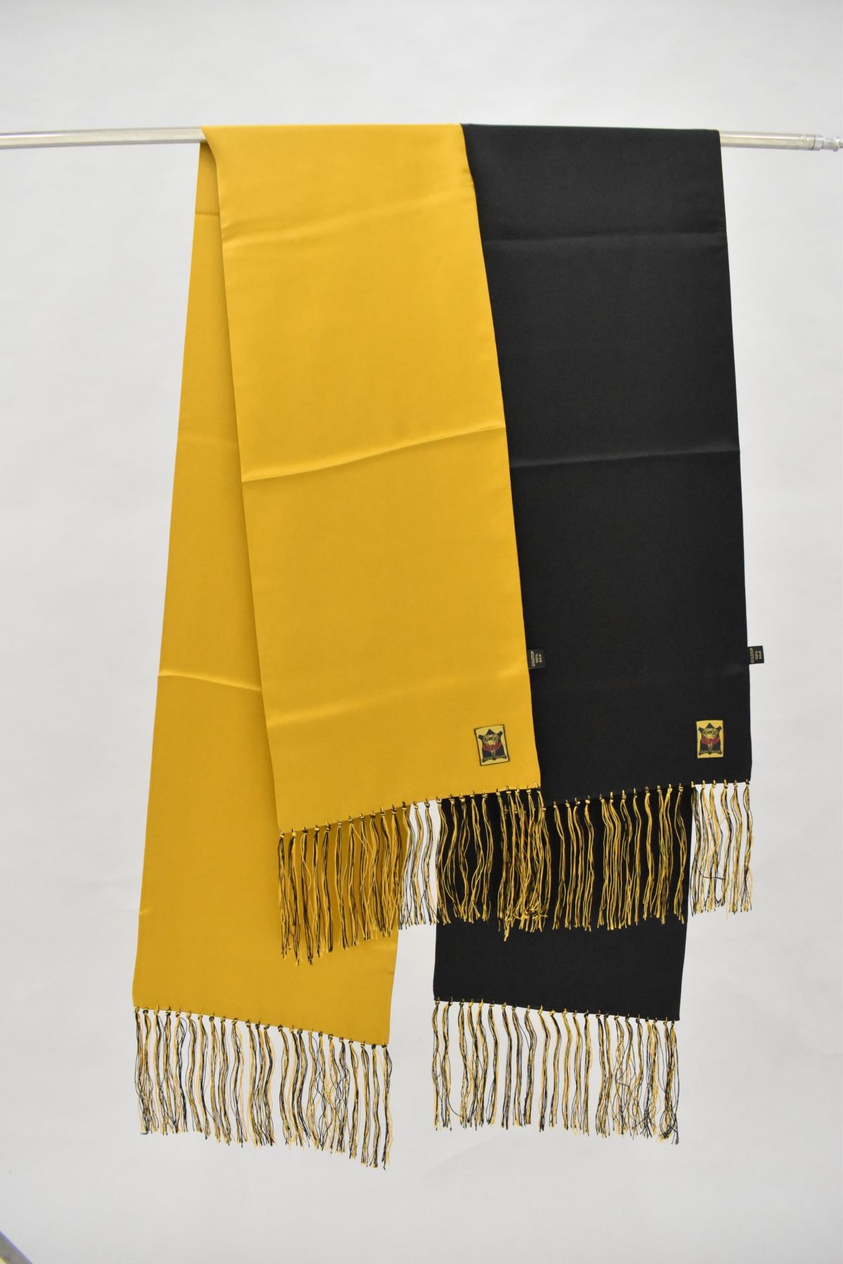 英国 「GOLDTOP」「100% Silk Motorcycle Scarf」 100%シルク モーターサイクルスカーフ　COLOR：GOLD/BLACK