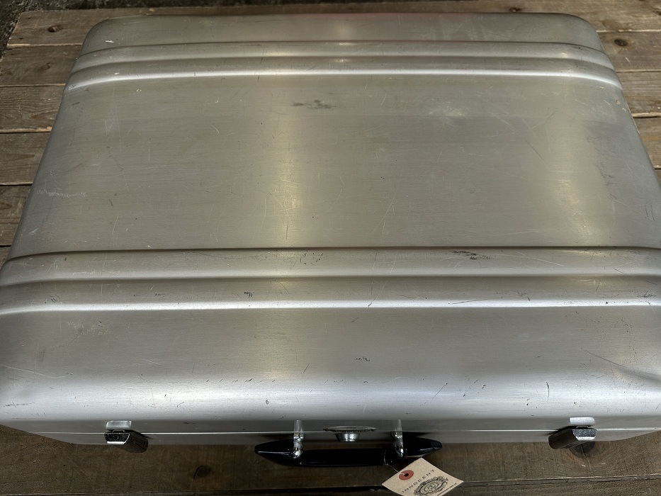 108130 ヴィンテージ　「HALLIBURTON LOSANGELS」　ハリバートン　アルミトランクケース　