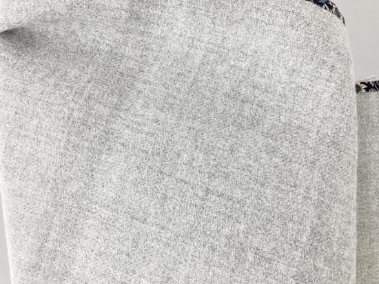 108324 英国 「SO COSY」　「Liberty Fabric Scarf 」　100％ベビーアルパカウール COLOR： Silver Grey & flower