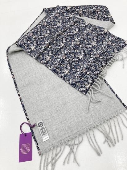 108324 英国 「SO COSY」　「Liberty Fabric Scarf 」　100％ベビーアルパカウール COLOR： Silver Grey & flower