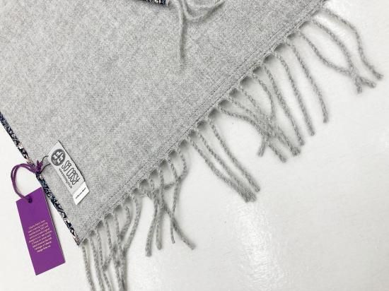108324 英国 「SO COSY」　「Liberty Fabric Scarf 」　100％ベビーアルパカウール COLOR： Silver Grey & flower