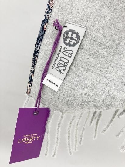 108324 英国 「SO COSY」　「Liberty Fabric Scarf 」　100％ベビーアルパカウール COLOR： Silver Grey & flower