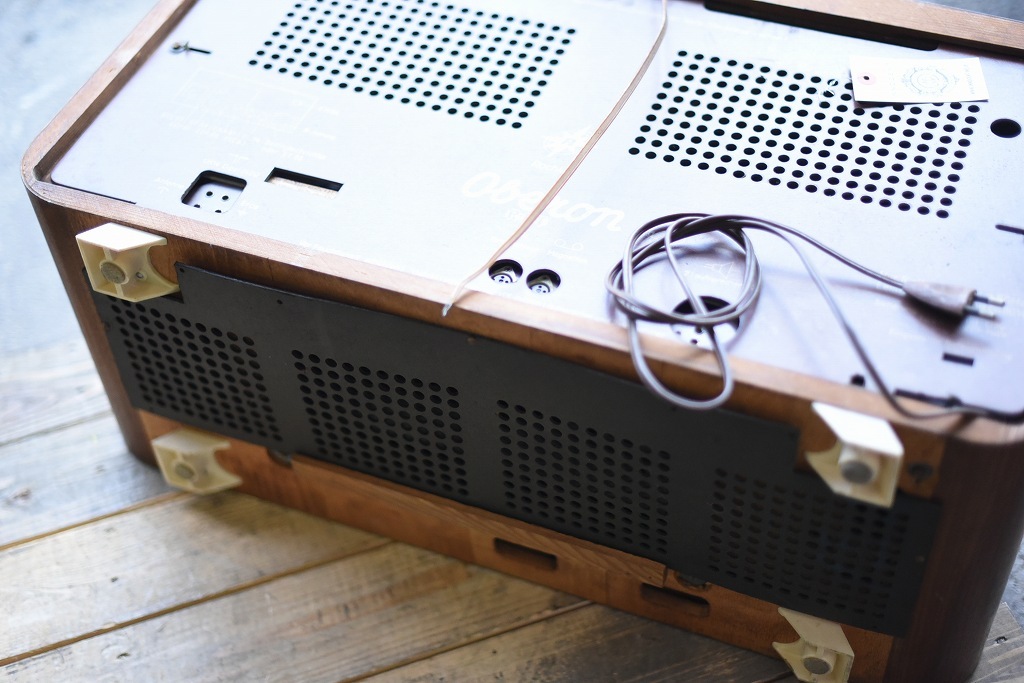 104902 ヴィンテージ　「RFT OBEROM」　ラジオ　ドイツ製 MADE IN GERMANY