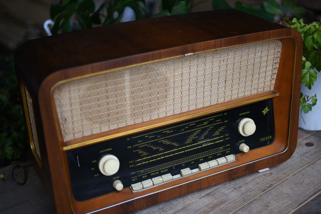 104902 ヴィンテージ　「RFT OBEROM」　ラジオ　ドイツ製 MADE IN GERMANY