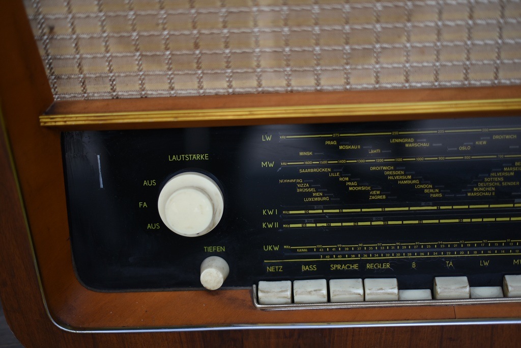 104902 ヴィンテージ　「RFT OBEROM」　ラジオ　ドイツ製 MADE IN GERMANY