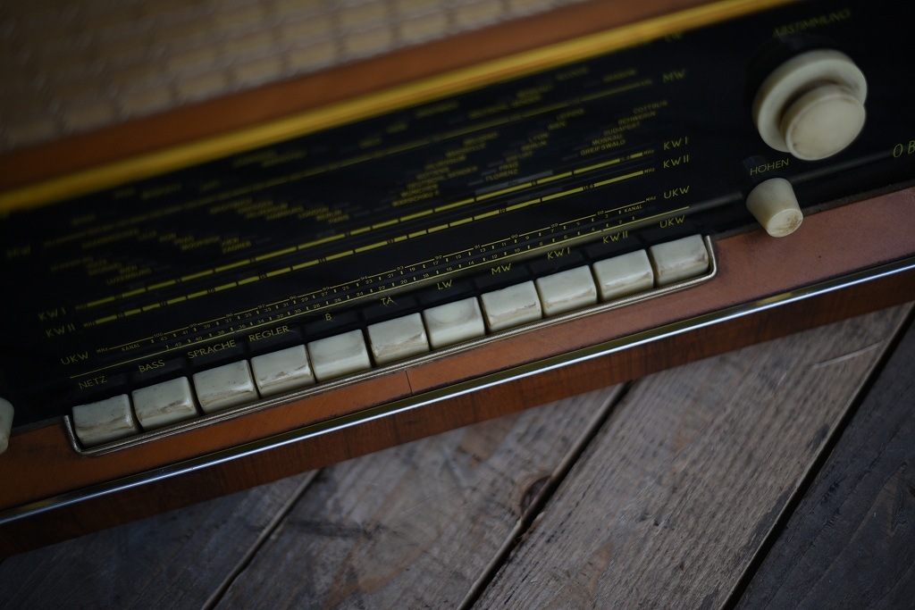 104902 ヴィンテージ　「RFT OBEROM」　ラジオ　ドイツ製 MADE IN GERMANY