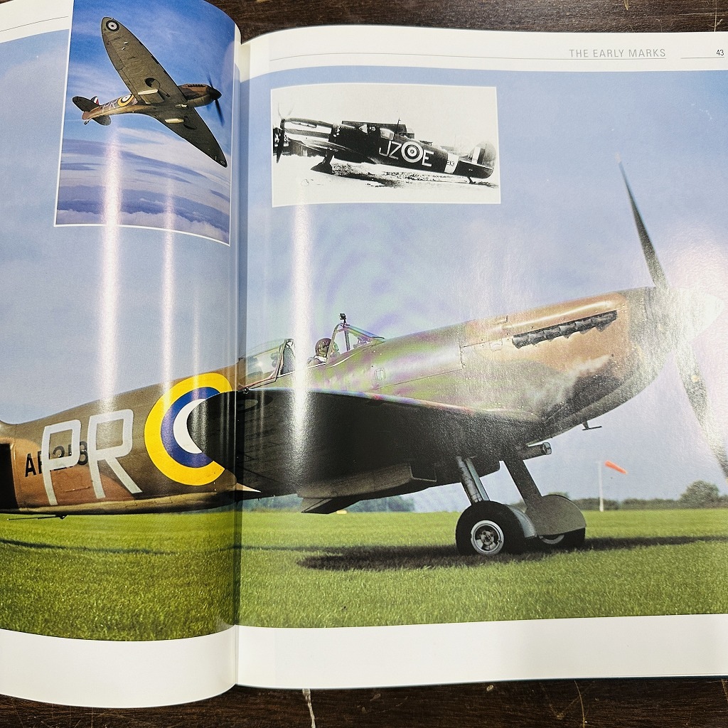 B4609「SPITFIRE FLYING LEGEND」スピットファイア