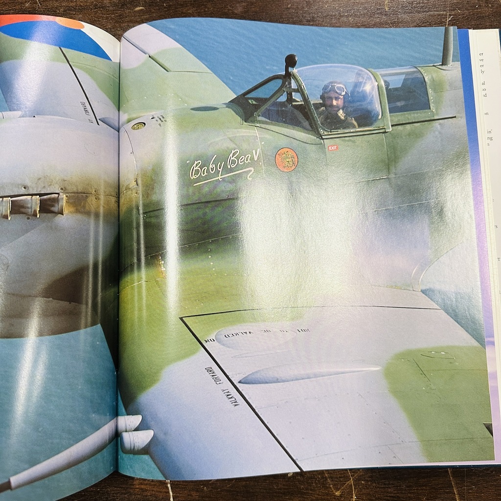B4609「SPITFIRE FLYING LEGEND」スピットファイア