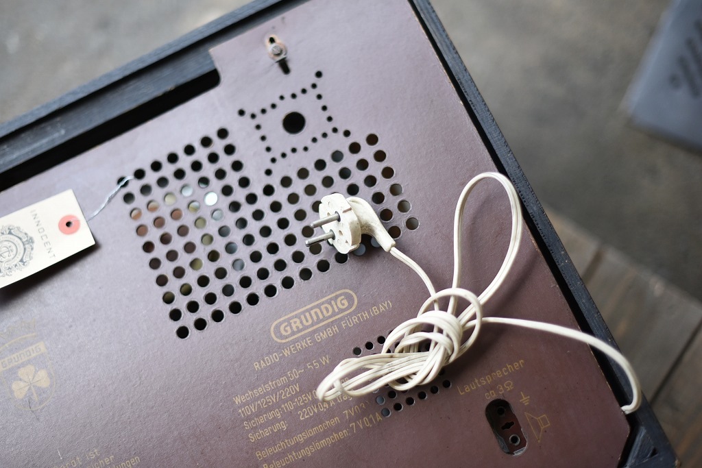 104927 ヴィンテージ　「GRUNDIG TYPE 5066」　ラジオ　ドイツ製 MADE IN GERMANY