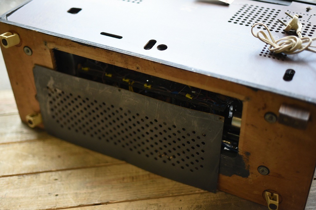 104927 ヴィンテージ　「GRUNDIG TYPE 5066」　ラジオ　ドイツ製 MADE IN GERMANY