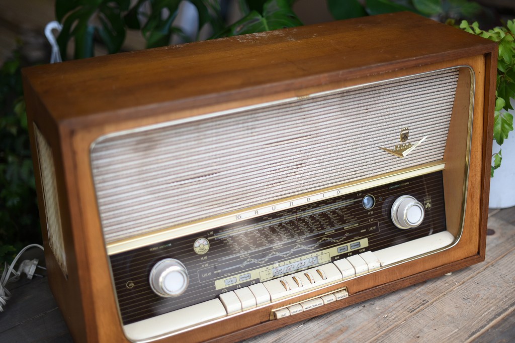 104927 ヴィンテージ　「GRUNDIG TYPE 5066」　ラジオ　ドイツ製 MADE IN GERMANY