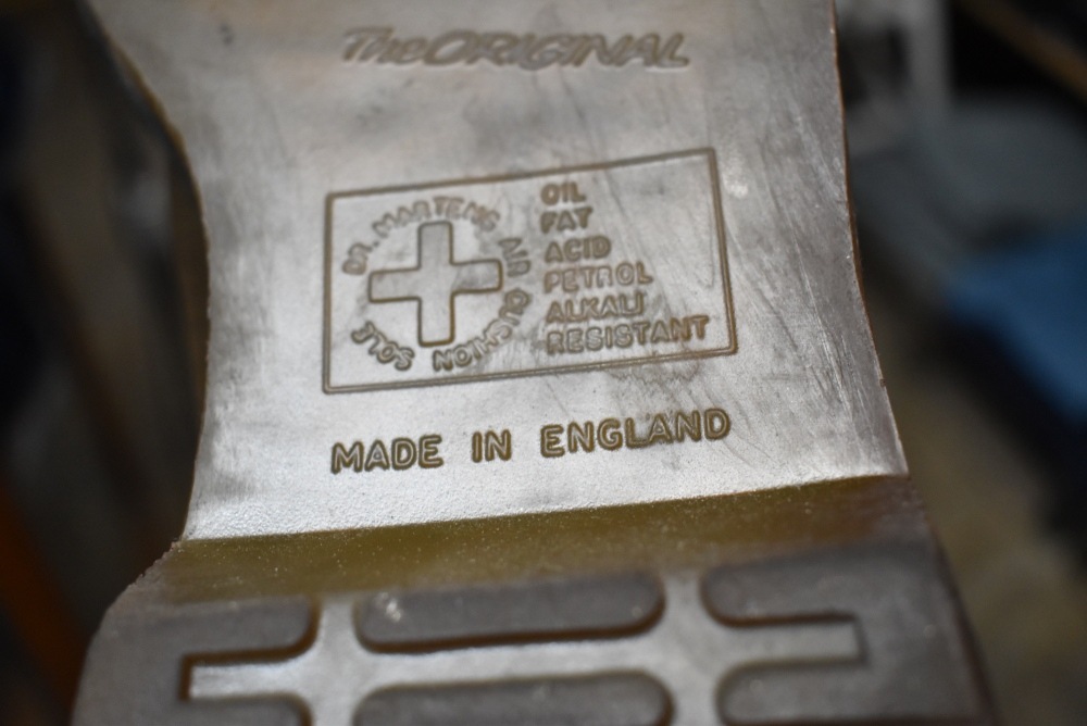 109077 ヴィンテージ シューズ「 ドクターマーチン」　Dr. Martens 3ホール スウェード MADE IN ENGLAND 
